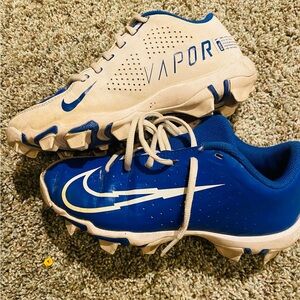 Nike cleats boys size 4
